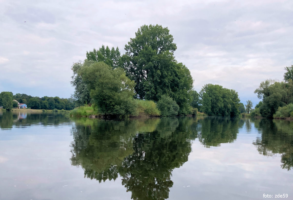 rkm 0 Soutok: vlevo Labe, vpravo Ohře rkm 0 Soutok: vlevo Labe, vpravo Ohře