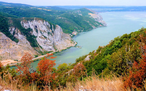 Dunaj u Golubace. Lagunu jsem už nepřeplul.