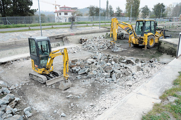Přestavba kanálu v Tróji Přestavba kanálu v Tróji