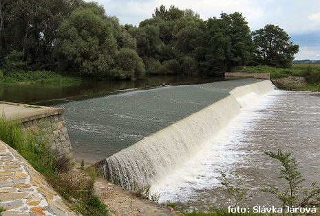 rkm 14,8 jez Cvrčovice rkm 14,8 jez Cvrčovice