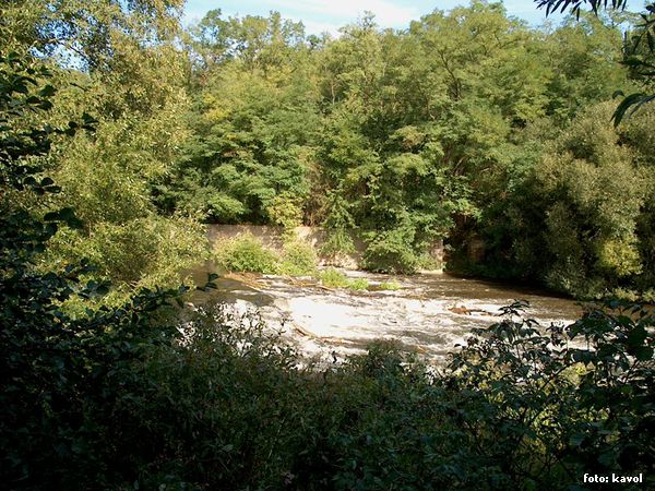 rkm 45,9 rozvalený jez Hrubšice rkm 45,9 rozvalený jez Hrubšice