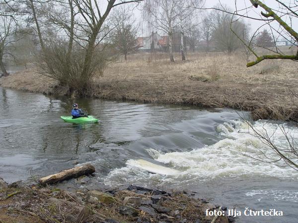 rkm. 25,8 Stupeň 100 m pod ][s Buzice