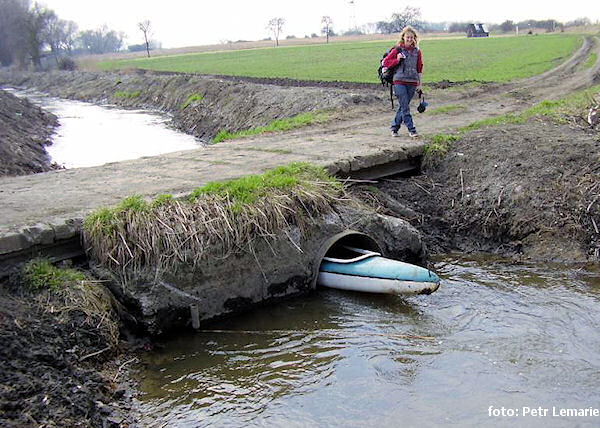 Průjezd trubkou před Kostelcem nad Labem Průjezd trubkou před Kostelcem nad Labem