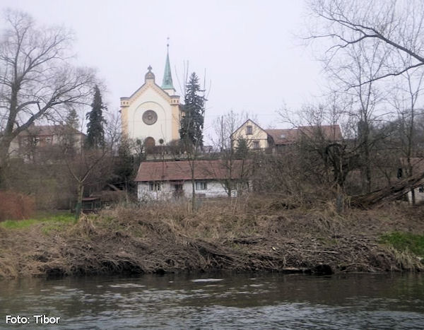 Kostel ve Dvakačovicích