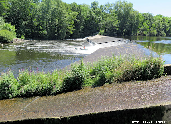 Sjezd přehradní hráze Bageasse Sjezd přehradní hráze Bageasse