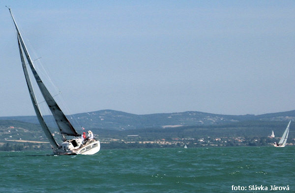 I s jachtami to pěkně cvičí. I s jachtami to pěkně cvičí.