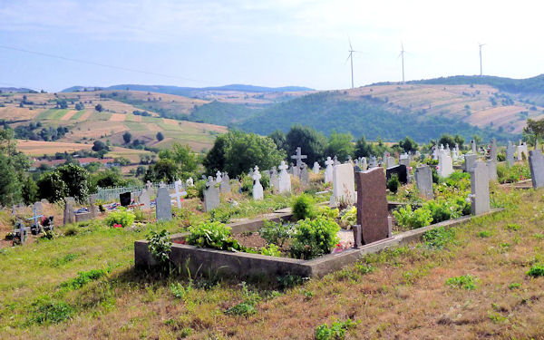 Minulost a budoucnost. Zesnulí ze Svaté Heleny hledí na změny dnešní doby.