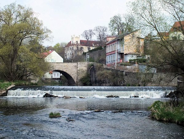 Jez na ř. km 44,9 ve Stříbře Jez na ř. km 44,9 ve Stříbře