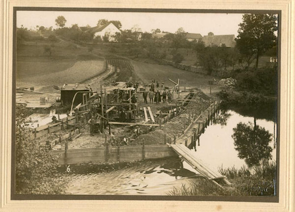 Stavba mostu v Milíkově r. 1911