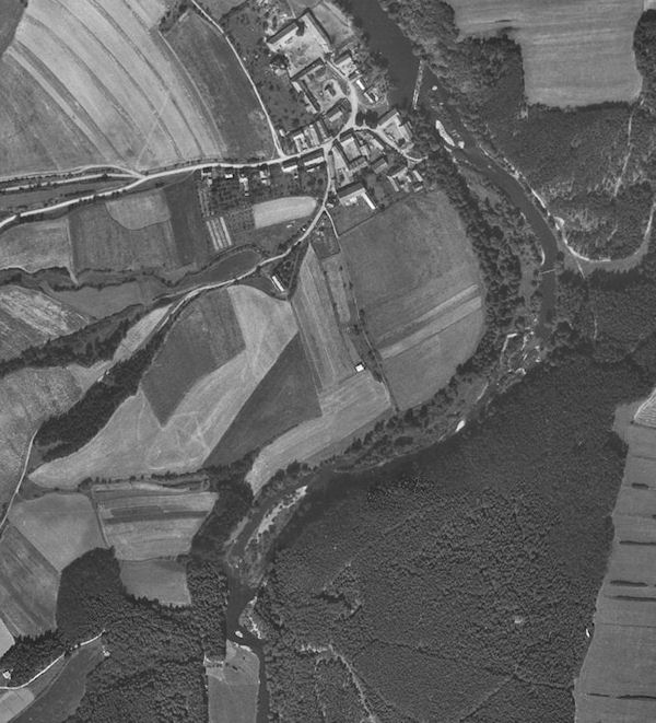 Řeka Dolanech a ostrůvky pod nimi – letecká historická mapa Řeka Dolanech a ostrůvky pod nimi – letecká historická mapa