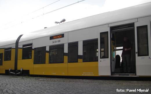 Vlak mezi Jelení Horou a Trutnovem Vlak mezi Jelení Horou a Trutnovem