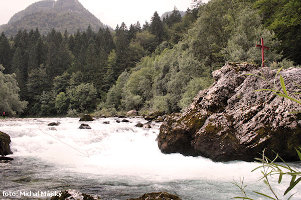 Tomáškův kámen s vyznačeným průjezdem Tomáškův kámen s vyznačeným průjezdem