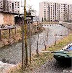 Jez a řeka v Hylvátech, 2 km před ústím do Orlice